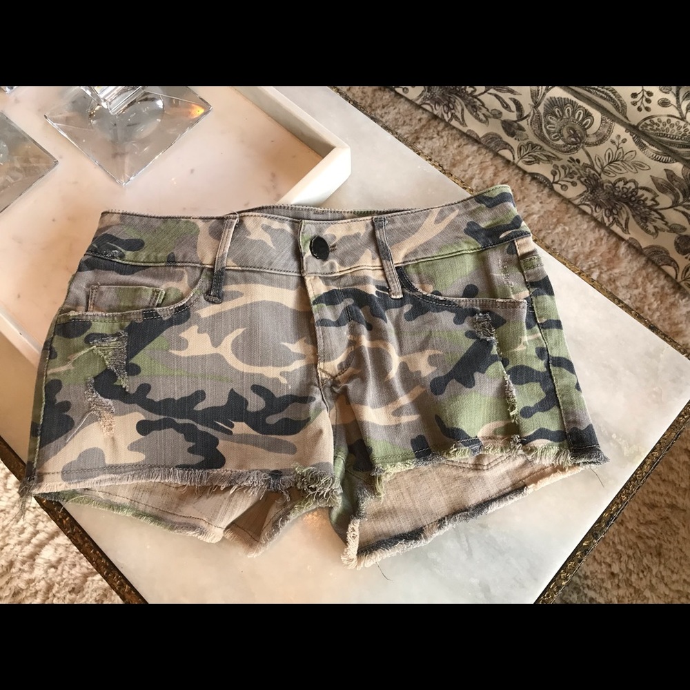 Black Orchid Vintage Camo Short